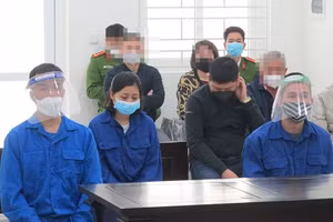 Nỗi ân hận muộn màng của các bị cáo trong phiên xét xử. 