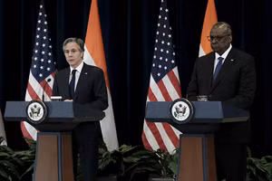 Ngoại trưởng Mỹ Antony Blinken và Bộ trưởng Quốc phòng Mỹ Lloyd Austin (phải).