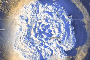 Núi lửa phun trào ở Tonga.