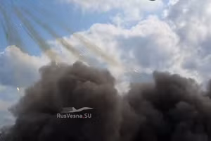 Pháo phản lực Tornado-G khai hỏa.