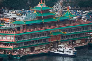 Nhà hàng nổi Vương quốc Jumbo.