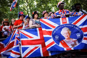 Người dân Anh tham gia lễ hội mừng Đại lễ Bạch kim của Nữ hoàng Anh.