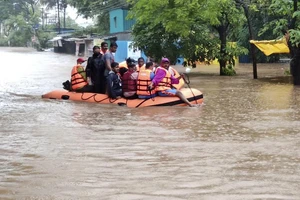 Mưa gây lụt lội ở Ấn Độ.