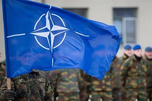 NATO tuyên bố triển khai quân về phía đông.