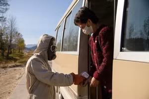 Các chuyên gia tin rằng Triều Tiên đã không tiêm chủng cho bất kỳ ai trong số 25 triệu dân của họ, vì đã từ chối đề nghị tiêm chủng từ Tổ chức Y tế Thế giới, Trung Quốc và Nga.