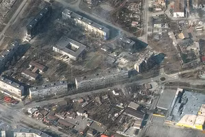 Hình ảnh vệ tinh về các tòa nhà bị cháy và hư hại nặng vì chiến sự ở Mariupol vào ngày 18 tháng 3 năm 2022.