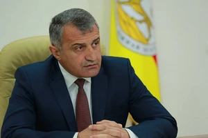 nhà lãnh đạo Anatoly Bibilov của Nam Ossetia