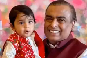Tỷ phú Ấn Độ Mukesh Ambani và cháu trai Cháu trai Prithvi Akash.