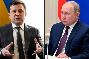 Tổng thống Ukraine Zelensky và Tổng thống Nga Putin (phải).