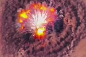 Hình ảnh hệ thống Buk bị tên lửa Iskander bắn trúng.