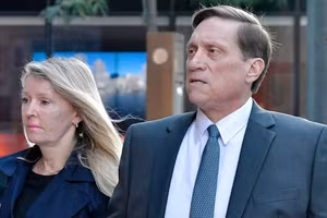 Ông John Wilson và vợ.