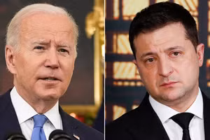 Tổng thống Ukraine Vladimir Zelensky (phải) và người đồng cấp Mỹ Joe Biden.