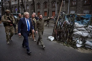  Thủ tướng Anh Boris Johnson tới Kiev.