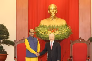 Tổng Bí thư Nguyễn Phú Trọng tiếp Chủ tịch Hạ viện Cộng hòa Ấn Độ Om Birla thăm chính thức Việt Nam. (Ảnh: Trí Dũng/TTXVN).
