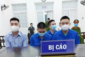 Các bị cáo.