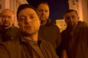 Tổng thống Ukraine Zelensky và các trợ lý xuất hiện trong video mới.