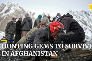 Những người tìm ngọc để kiếm sống ở Afghanistan.