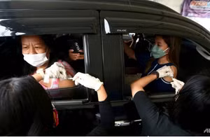 Hiện mới có một nửa dân số Philippines được tiêm vắc xin.