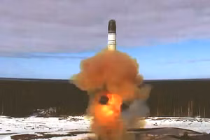 Tên lửa đạn đạo xuyên lục địa (ICBM) RS-28 Sarmat.