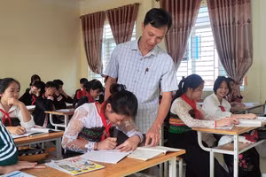 Một giờ ôn tập ở Trường PTDTBT-THCS Trung Lý (Mường Lát, Thanh Hóa). Ảnh: TL