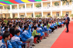 Hàng nghìn học sinh Trường Tiểu học Nguyễn Văn Trỗi (TP Thanh Hóa) tham gia giờ học ngoại khóa. (Ảnh: TL)