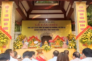 Lễ cầu siêu các anh hùng liệt sĩ hy sinh tại hang Co Phương cách đây 71 năm. Ảnh: Thế Lượng