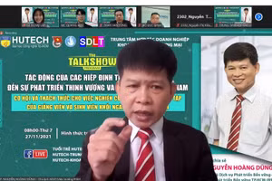 chuyên gia Kinh tế Nguyễn Hoàng Dũng - Viện trưởng Viện nghiên cứu và phát triển Bền vững TPHCM - IRSH nói chuyện cùng sinh viên HUTECH