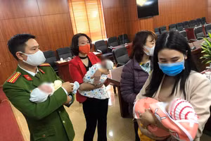 Các bé sơ sinh được cứu. Ảnh: Thanh Niên