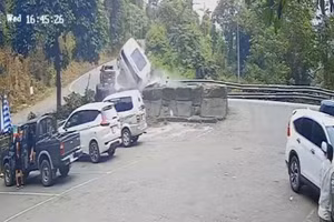 Ô tô 7 chỗ do ông Quân điều khiển gặp tai nạn trên đèo Bảo Lộc. Ảnh: Cắt từ clip