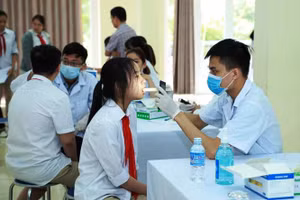 Kiểm tra công tác YTTH tại trường học. Ảnh: IT