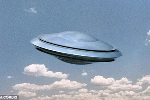 Phi công chứng kiến UFO vụt qua máy bay 