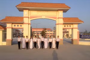 Trường THCS và THPT Phú Quới, huyện Long Hồ được xây mới khang trang.