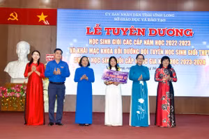 Em Nguyễn Ngô Minh Thư giải Nhì quốc gia môn Địa lý- giải cao nhất của tỉnh Vĩnh Long. Hiện Thư là sinh viên Trường ĐH Y dược Cần Thơ.