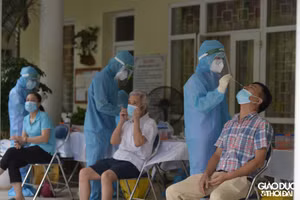 Test 300.000 người tại các khu vực và nhóm có nguy cơ cao trên diện rộng.