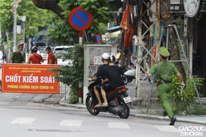 Nhiều người khi gặp chốt kiểm soát đã phóng nhanh để chạy.