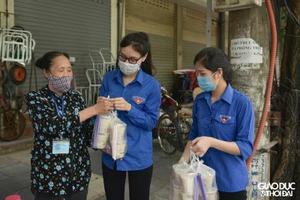 Mỗi ngày một loại đồ uống khác nhau, đây là sự động viên cho lực lượng tham gia phòng, chống dịch bệnh mà các bạn trong đoàn thanh niên đang làm mỗi ngày.