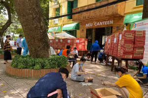 Những phần quà hỗ trợ kịp thời cho những sinh viên nội trú gặp khó khăn trong thời gian giãn cách xã hội.