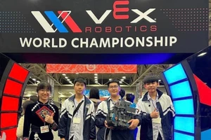 Học sinh Cao Bằng tranh tài tại giải Vô địch thế giới Robot VEX.