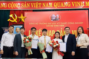 Xây dựng đội ngũ kế thừa vững chắc thông qua phát triển đảng viên trẻ.