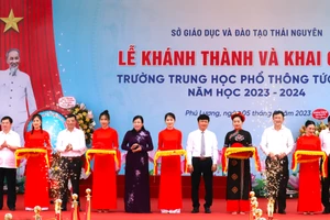 Bí thư Tỉnh uỷ Thái Nguyên Nguyễn Thanh Hải dự lễ khai giảng tại huyện Phú Lương.