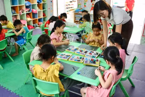 Duy trì sĩ số học sinh vùng DTTS và miền núi tới trường.