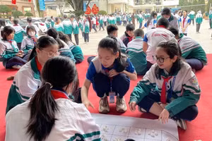 Trường học hạnh phúc nơi gắn kết sẻ chia yêu thương.