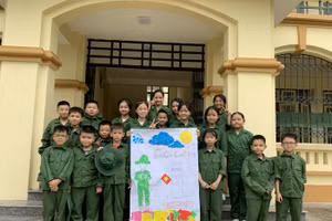 Nhiều trải nghiệm thú vị tại chương trình “Chúng em học làm chiến sĩ”.