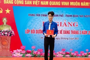 Nam sinh người dân tộc Tày Nguyễn Nông Toán.