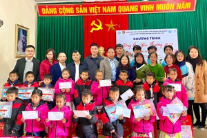 Đông ấm yêu thương với học sinh vùng sâu vùng xa.