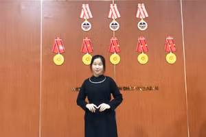 Nữ thủ khoa người dân tộc Tày đam mê các môn lí luận chính trị.