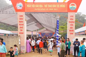 Người Mông nỗ lực thoát nghèo từ làm du lịch cộng đồng.