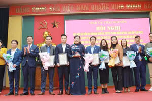 Trao giải cuộc thi Đưa Nghị quyết Đại hội đại biểu Đảng bộ tỉnh vào cuộc sống.