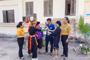 Điển hình tiêu biểu vùng DTTS có nhiều đóng góp trong phát triển kinh tế xã hội.