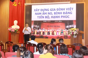 Xây dựng gia đình Việt Nam ấm no bình đẳng hạnh phúc.